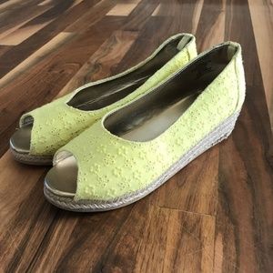 EUC Girls size 3 sandals
